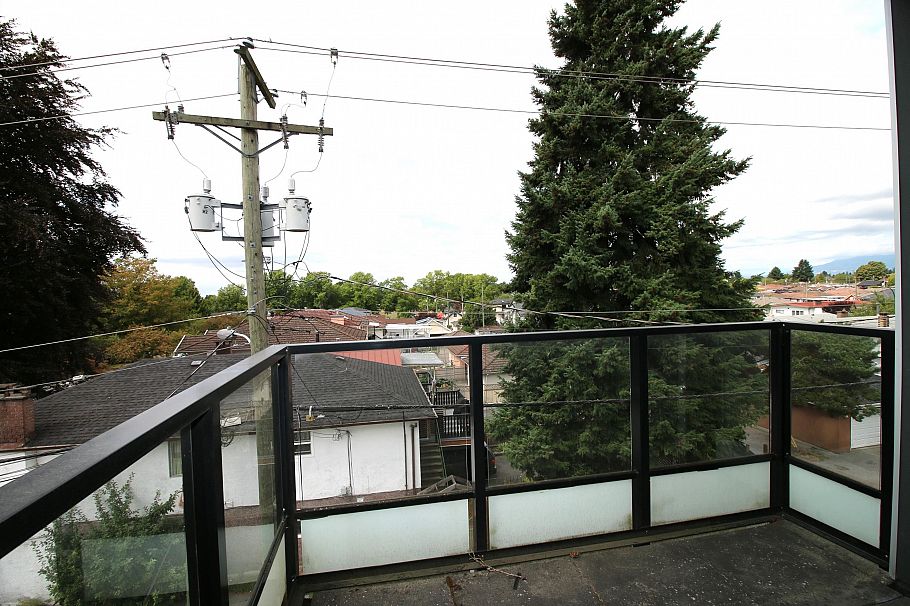 306 6555 Victoria Drive Vancouver, BC - 7