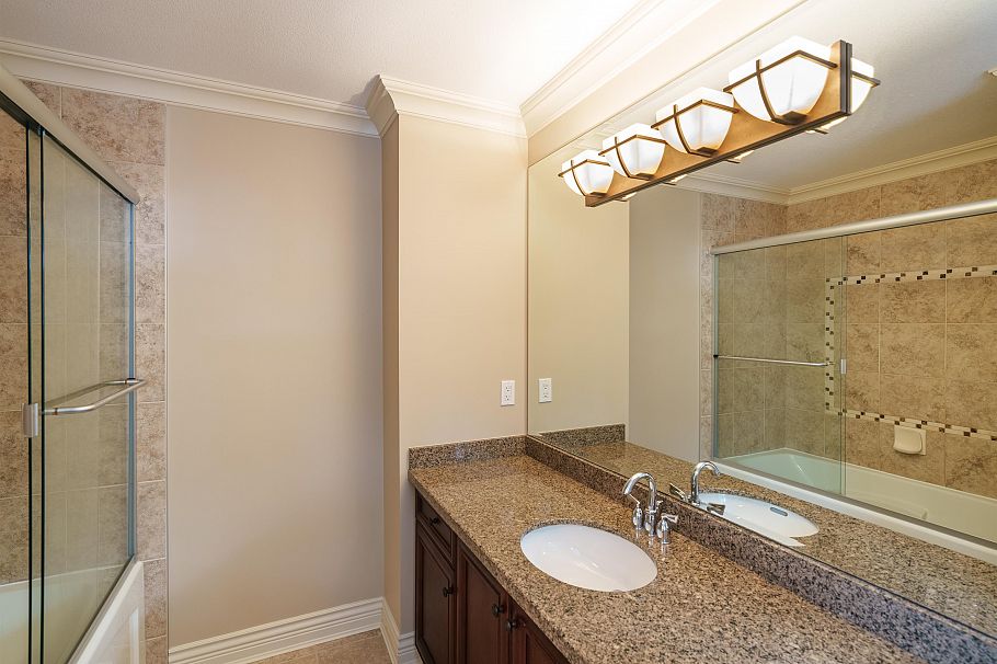 607 W 53 Avenue Vancouver, BC - 32