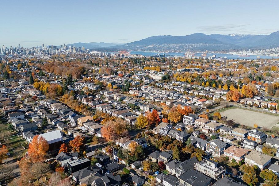 2616 E 4th Avenue Vancouver, BC - 26