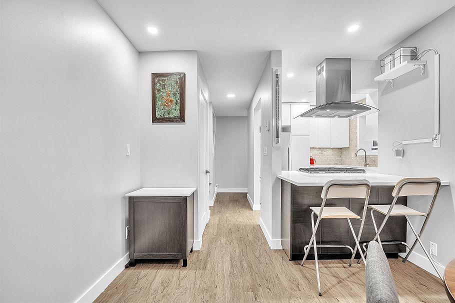 2433 W 6th Avenue Vancouver, BC - 7