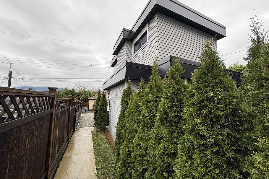 3429 Dundas Street Vancouver, BC - 25