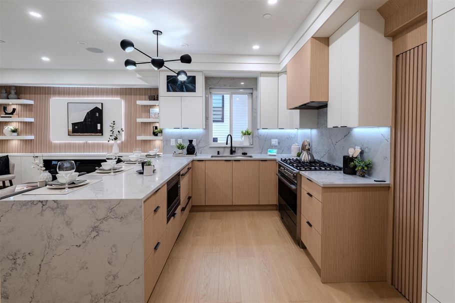 1 3576 E Pender Street Vancouver, BC - 13