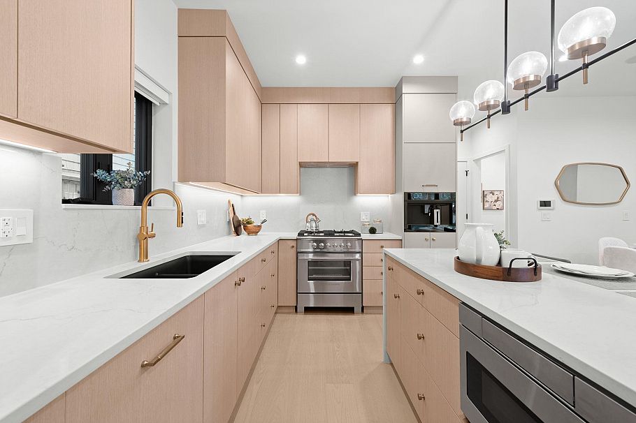 1 2247 Parker Street Vancouver, BC - 2