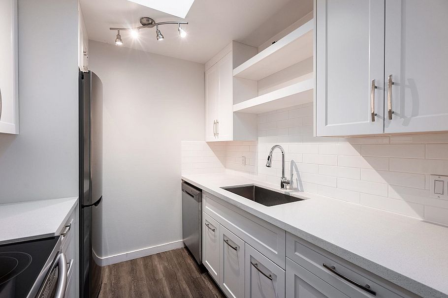 403 1147 Nelson Street Vancouver, BC - 6
