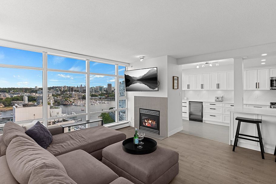 2006 198 Aquarius Mews Vancouver, BC - 2