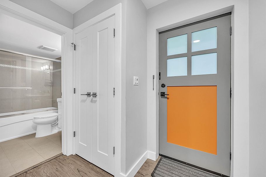 2433 W 6th Avenue Vancouver, BC - 17