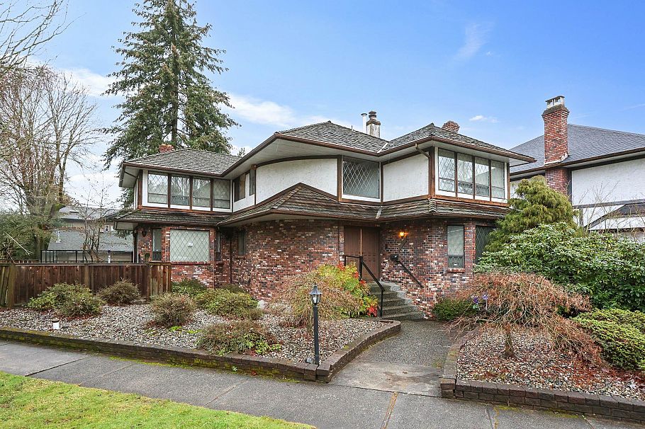 1091 Richelieu Avenue Vancouver, BC - 1