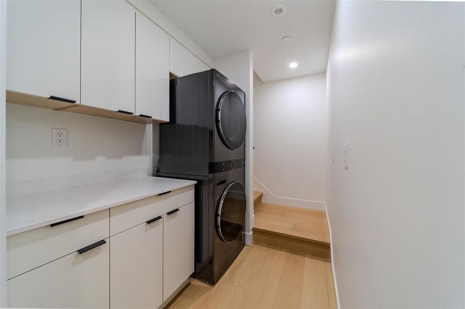 1 3576 E Pender Street Vancouver, BC - 26