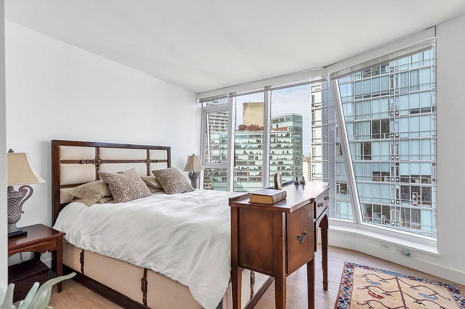 1601 1499 W Pender Street Vancouver, BC - 22