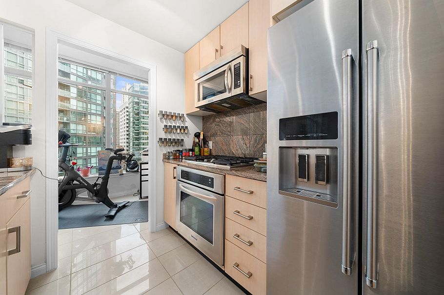 1101 1211 Melville Street Vancouver, BC - 9