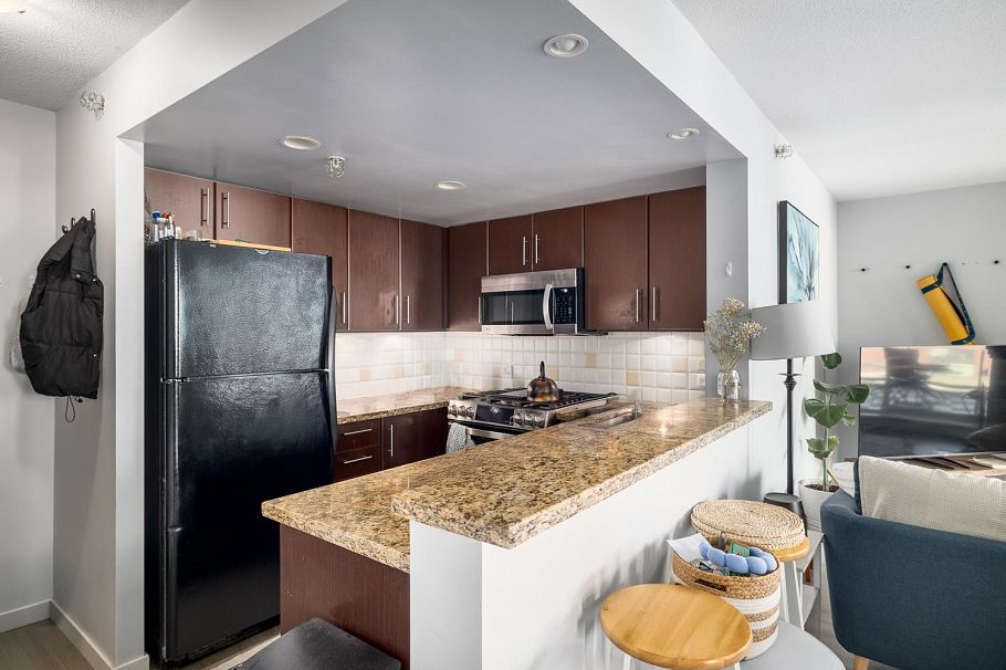 1002 120 Milross Avenue Vancouver, BC - 2