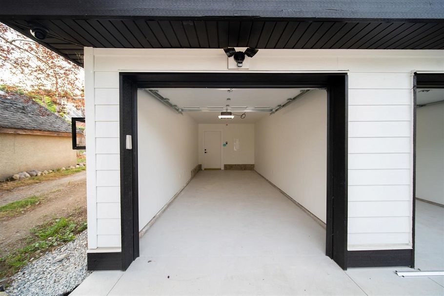 2 3576 E Pender Street Vancouver, BC - 34