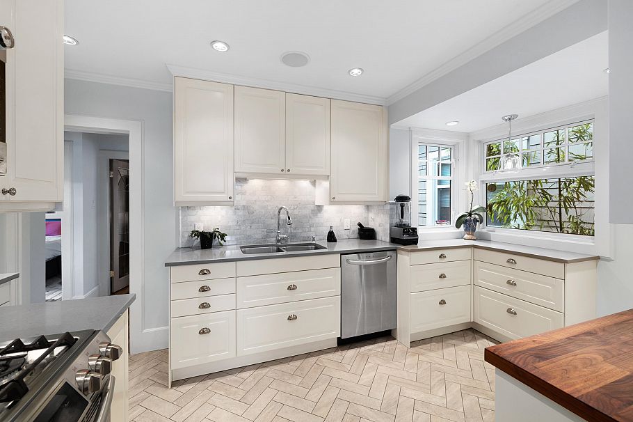 2906 W 12th Avenue Vancouver, BC - 8