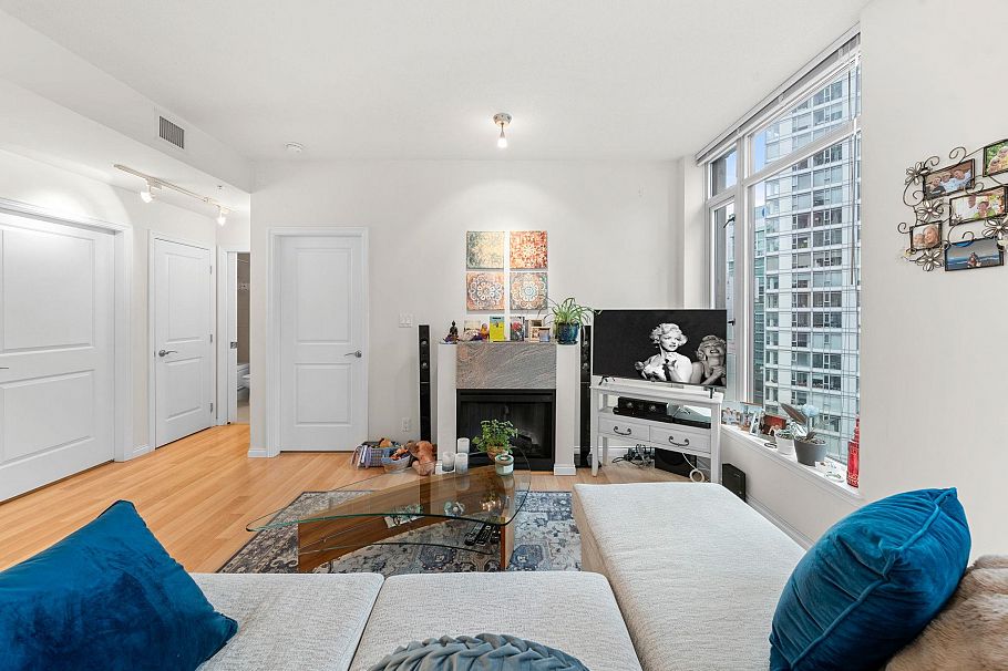 1101 1211 Melville Street Vancouver, BC - 5