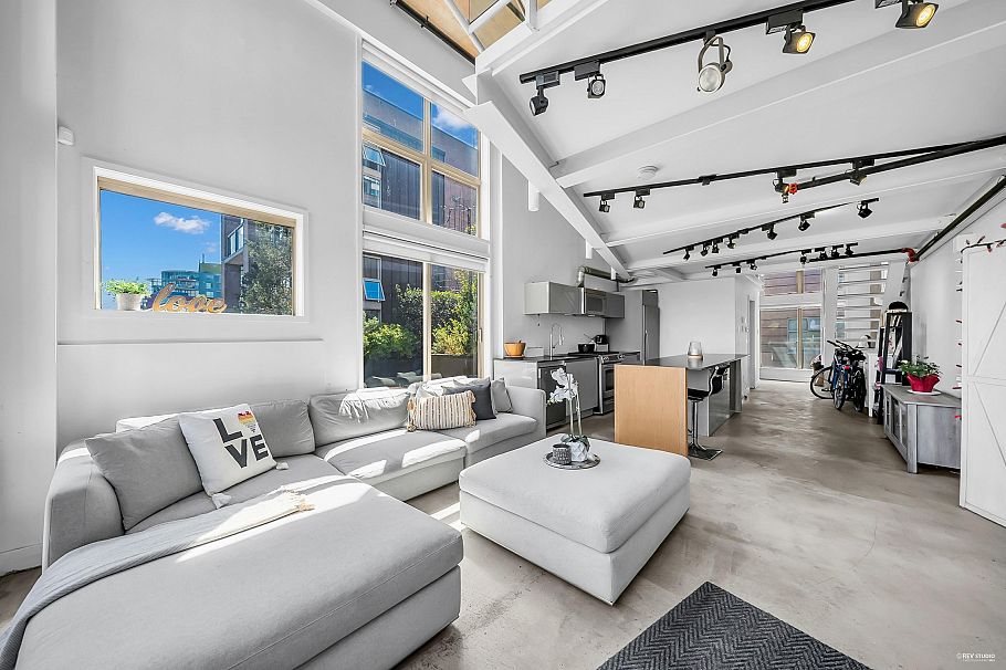 404 1529 W 6th Avenue Vancouver, BC - 3