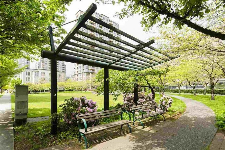 1408 5189 Gaston Street Vancouver, BC - 3