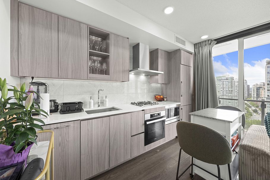 2304 89 Nelson Street Vancouver, BC - 2