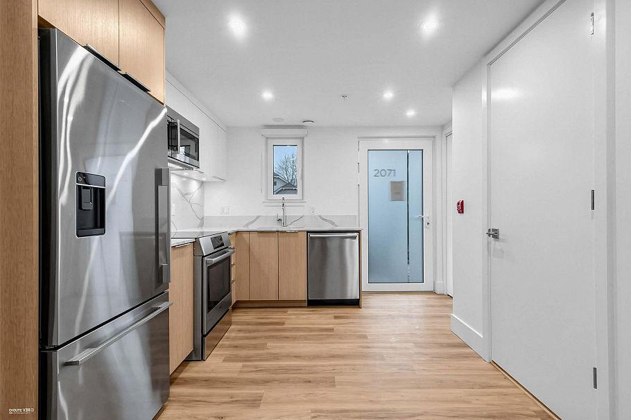 202 2075 E 1st Avenue Vancouver, BC - 5