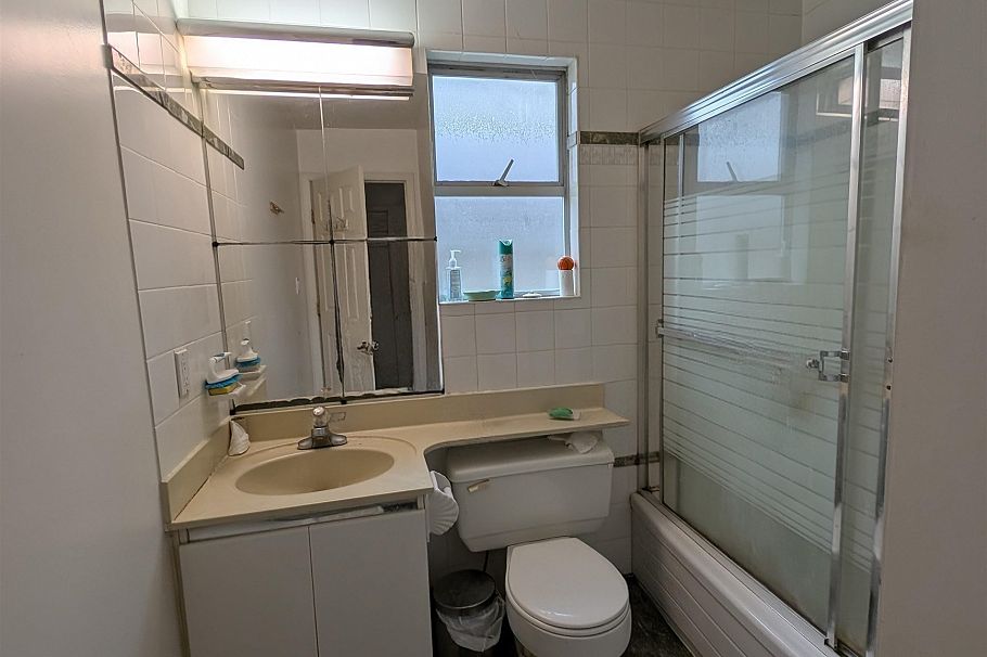 2935 E 17th Avenue Vancouver, BC - 24