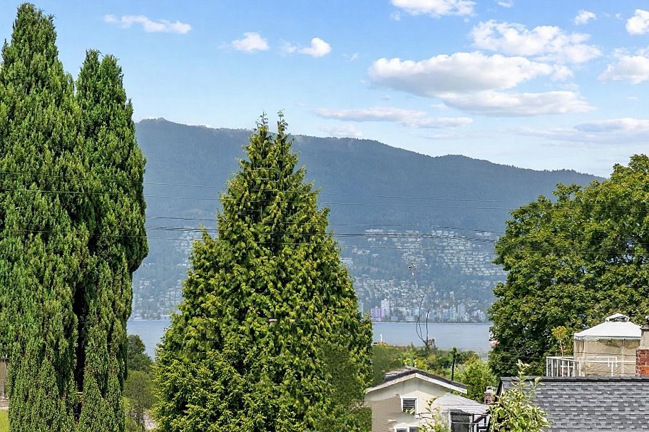 3579 W 18th Avenue Vancouver, BC - 1