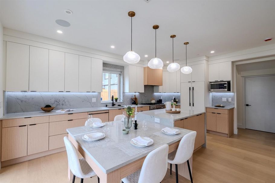 2 3576 E Pender Street Vancouver, BC - 9