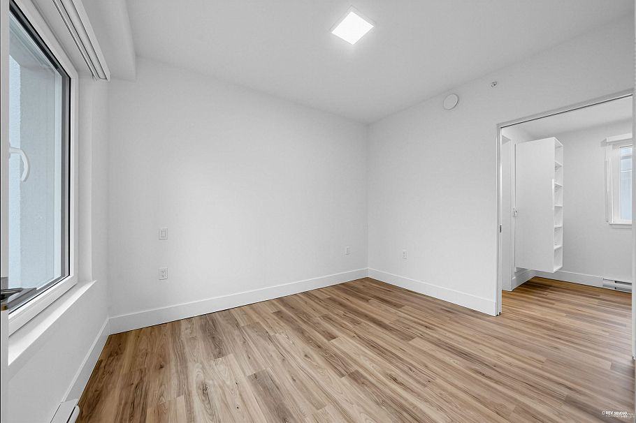 2071 E 1st Avenue Vancouver, BC - 21