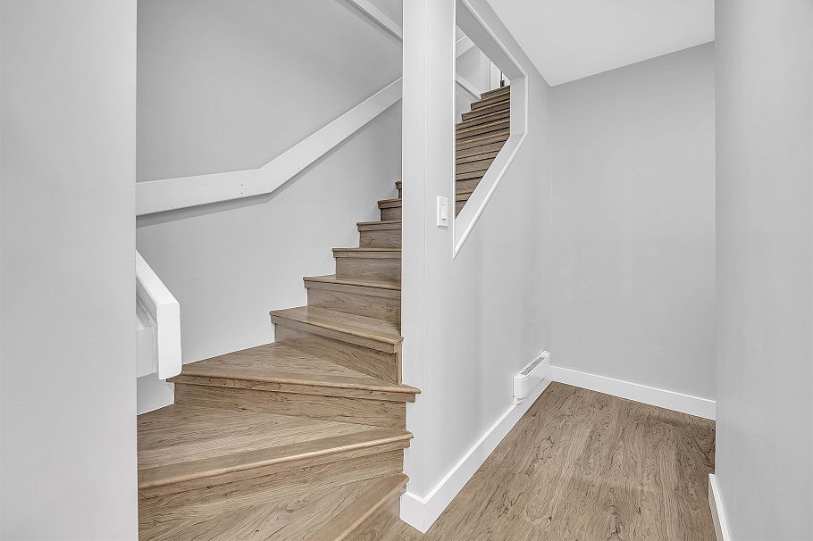 2433 W 6th Avenue Vancouver, BC - 22