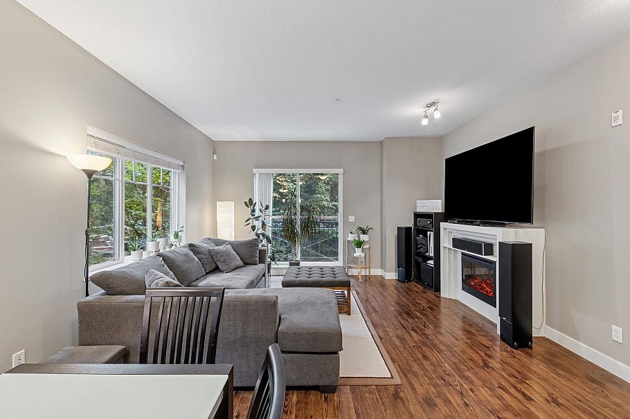 207 3888 Norfolk Street Burnaby, BC - 4