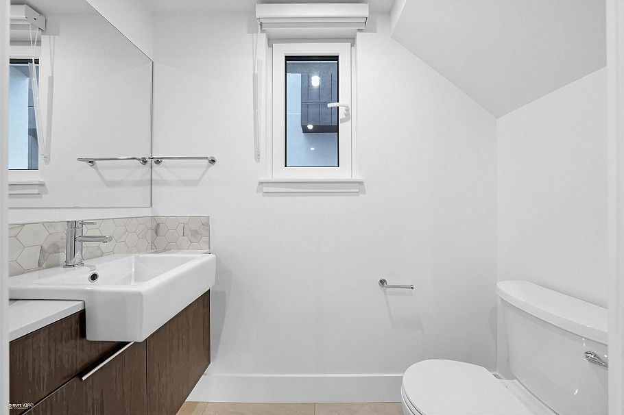 202 2075 E 1st Avenue Vancouver, BC - 23