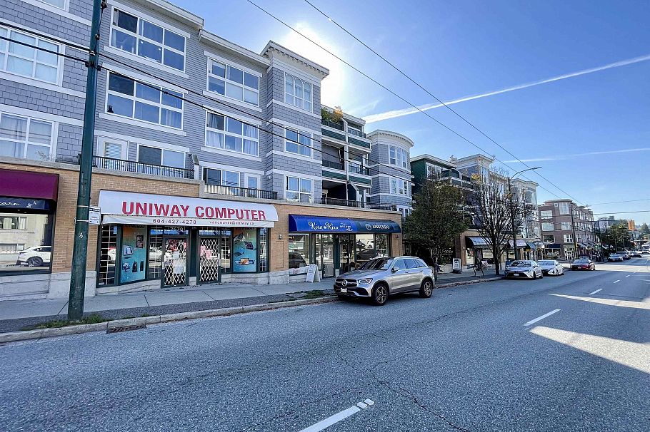 219 2680 W 4th Avenue Vancouver, BC - 1