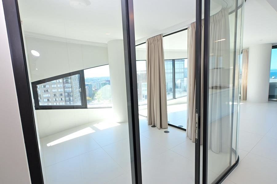 2204 1033 Nelson Street Vancouver, BC - 22