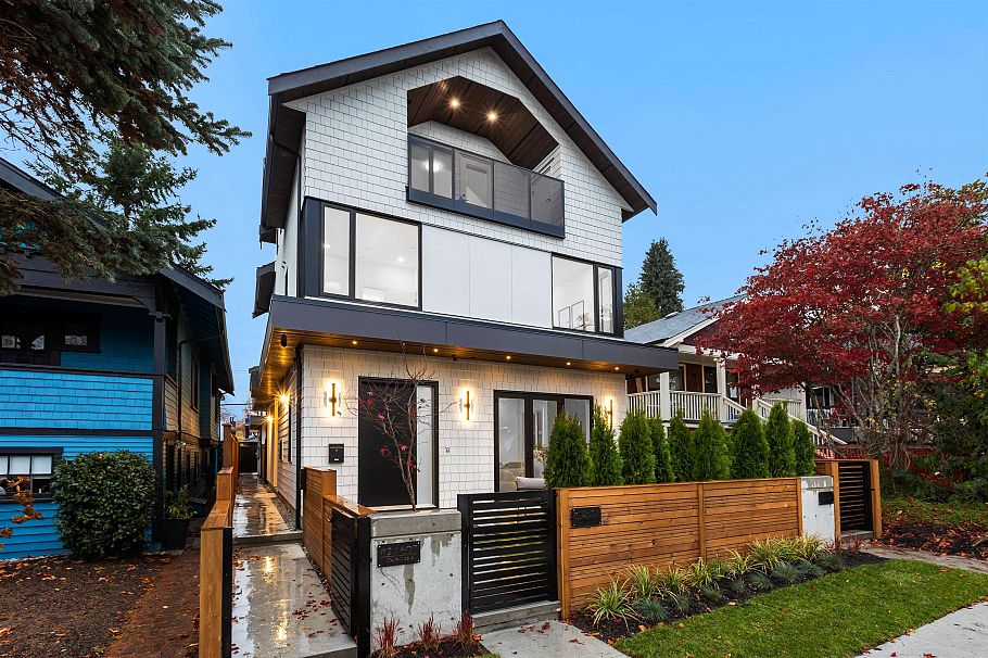 2 2607 Dundas Street Vancouver, BC - 1