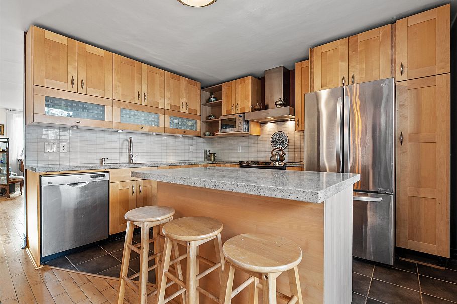 1829 1831 W 2nd Avenue Vancouver, BC - 4