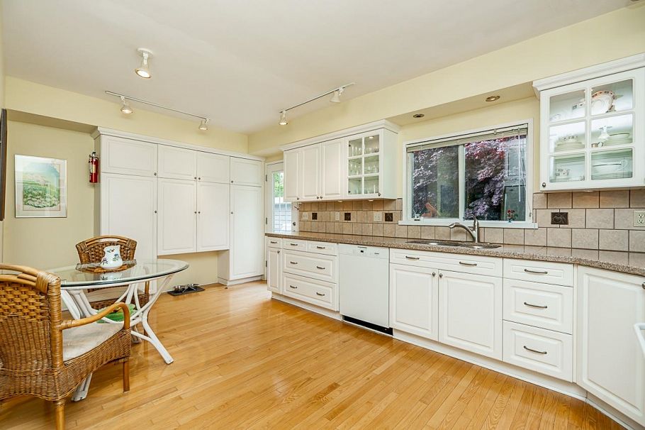 4930 Queensland Road Vancouver, BC - 12