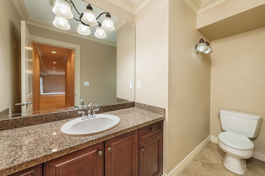 607 W 53 Avenue Vancouver, BC - 40