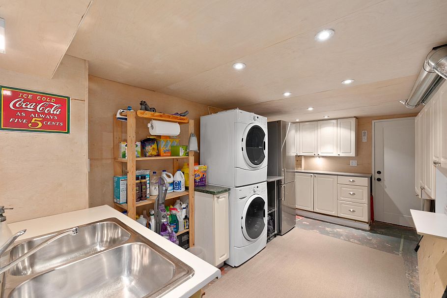 2906 W 12th Avenue Vancouver, BC - 19