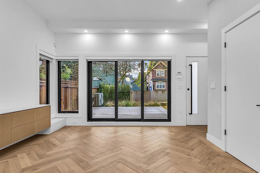 1 3118 Windsor Street Vancouver, BC - 6