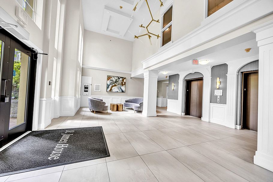 422 5835 Hampton Place Vancouver, BC - 4