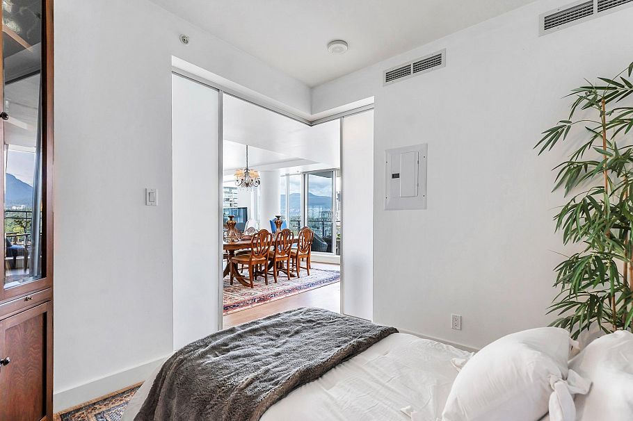 1601 1499 W Pender Street Vancouver, BC - 21