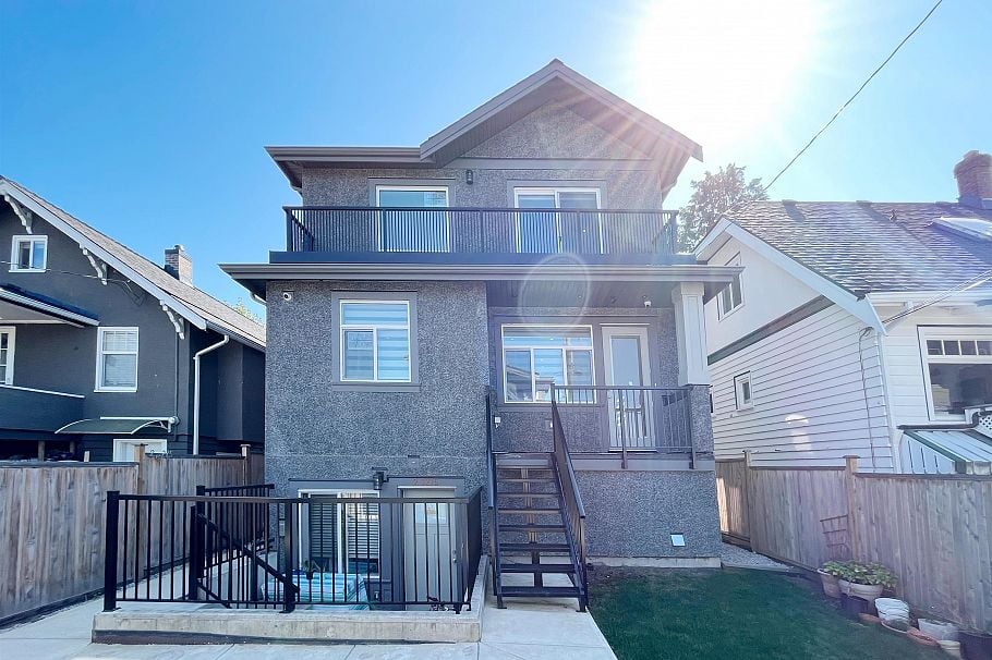 3275 E 20th Avenue Vancouver, BC - 16