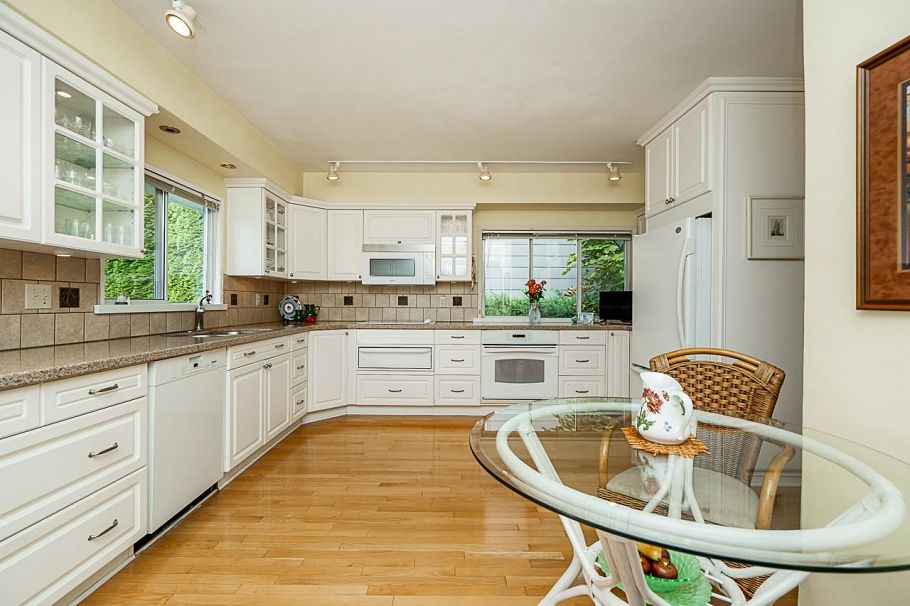 4930 Queensland Road Vancouver, BC - 9