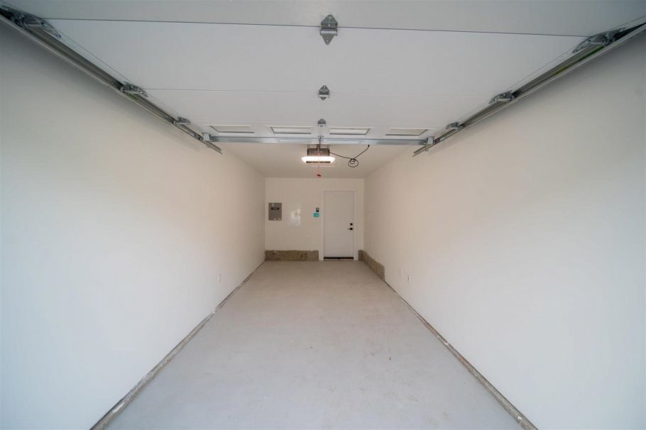 2 3576 E Pender Street Vancouver, BC - 35