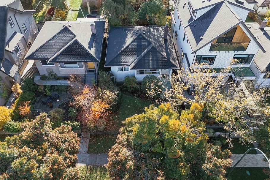 2616 E 4th Avenue Vancouver, BC - 8