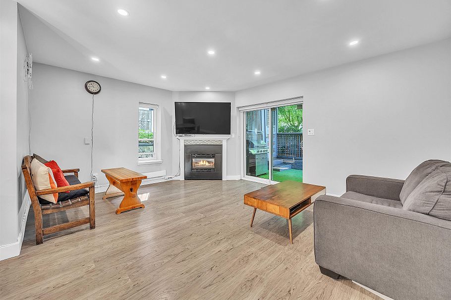 2433 W 6th Avenue Vancouver, BC - 3