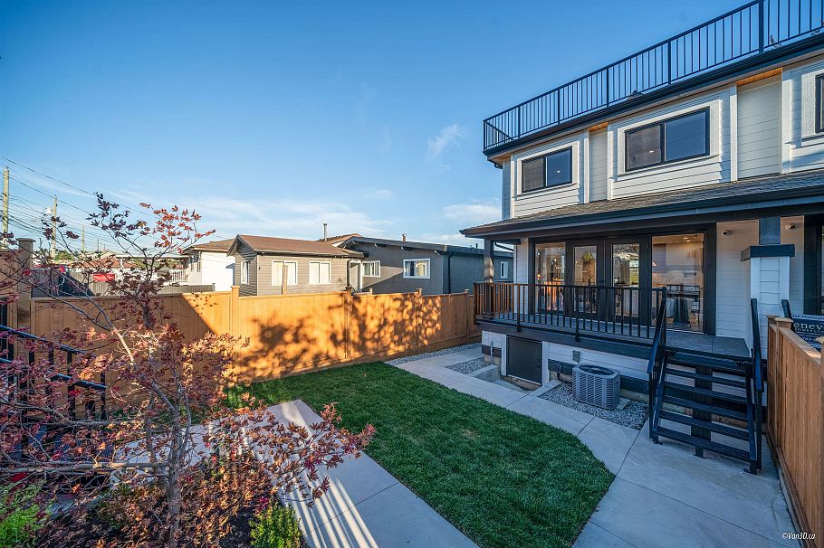 1167 E 63rd Avenue Vancouver, BC - 34