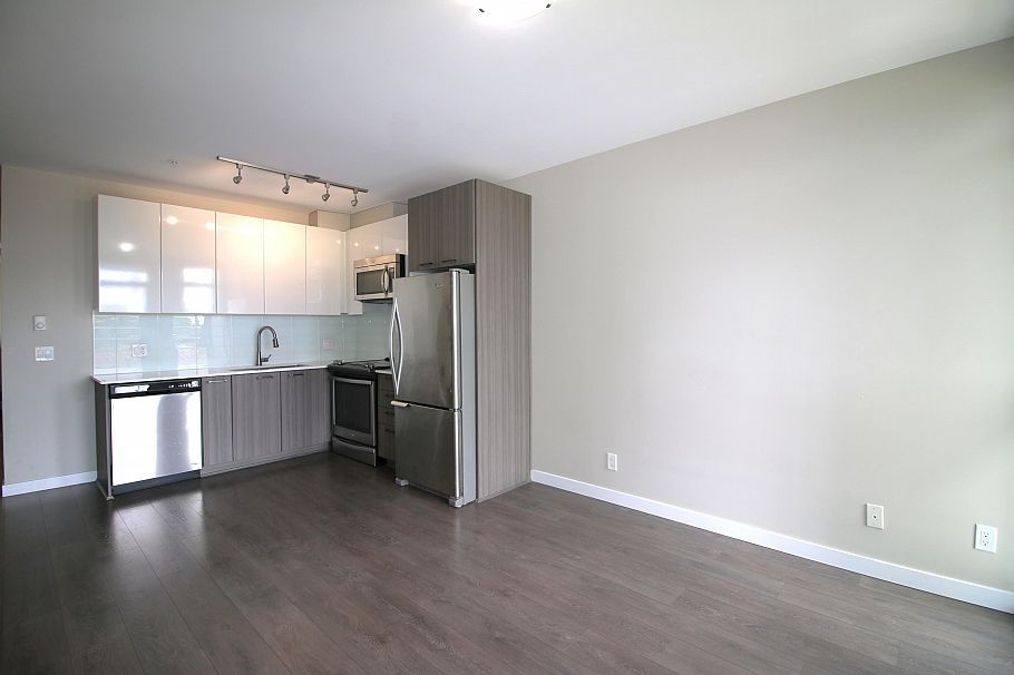 306 6555 Victoria Drive Vancouver, BC - 3