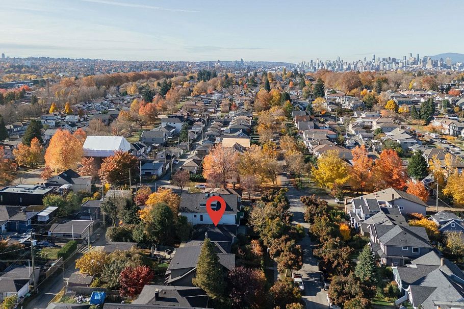 2616 E 4th Avenue Vancouver, BC - 20