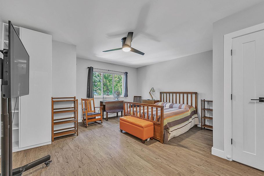 2433 W 6th Avenue Vancouver, BC - 24