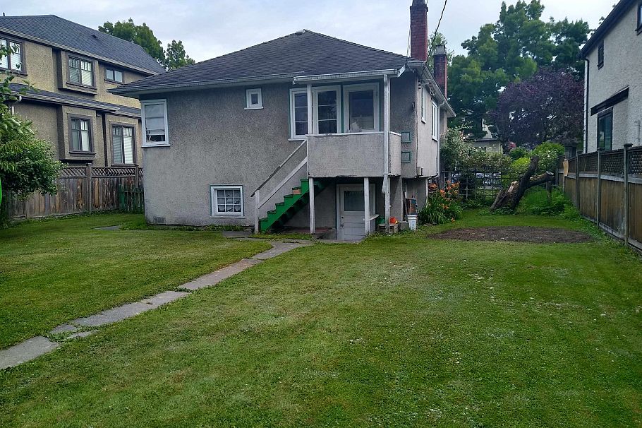 2637 W 21st Avenue Vancouver, BC - 2