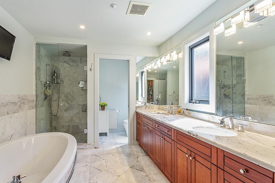 4468 W 1st Avenue Vancouver, BC - 25